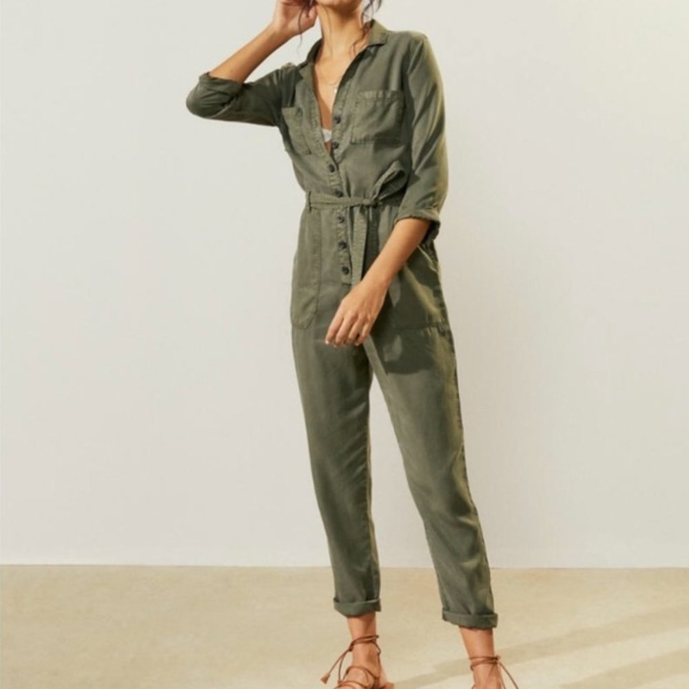 Stunning Abercrombie and Fitch Utility Jumpsuit